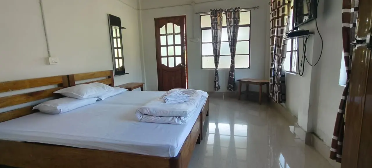 Room 696895d0d622a 5 